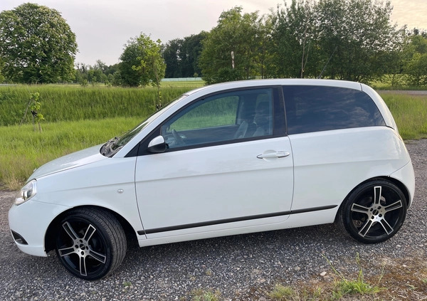 Lancia Ypsilon cena 18000 przebieg: 185500, rok produkcji 2007 z Praszka małe 211